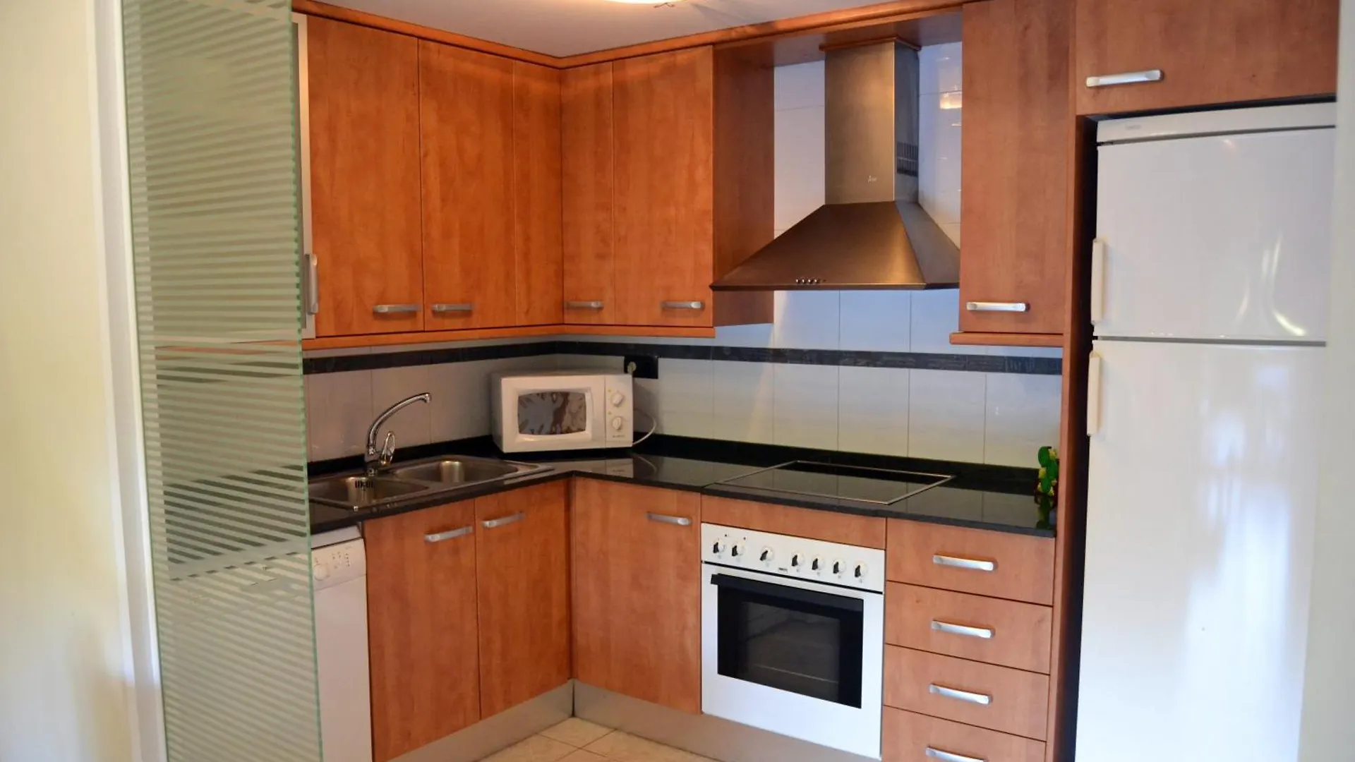 Apartamentos Golden Beach location